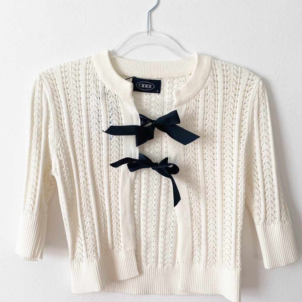Cream knit cardigan with black bow closure size S NWT